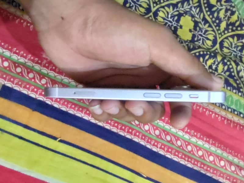 Apple iPhone 13 mini 4