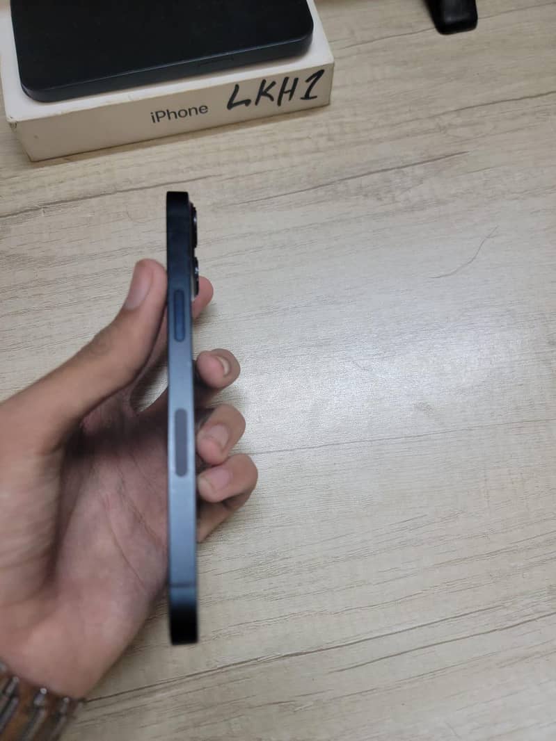 Apple iPhone 13 2