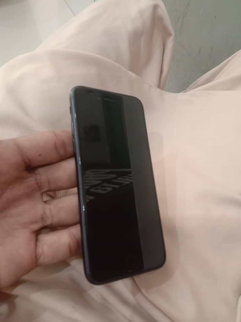 Apple iPhone 7 0