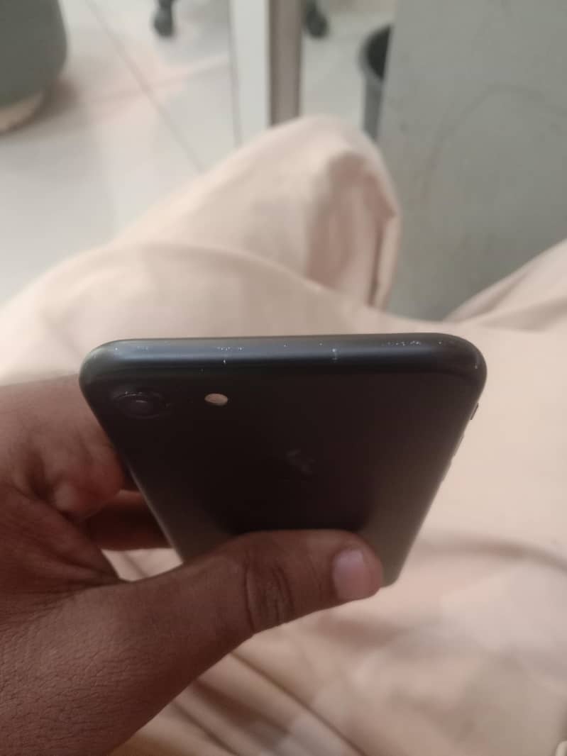 Apple iPhone 7 2