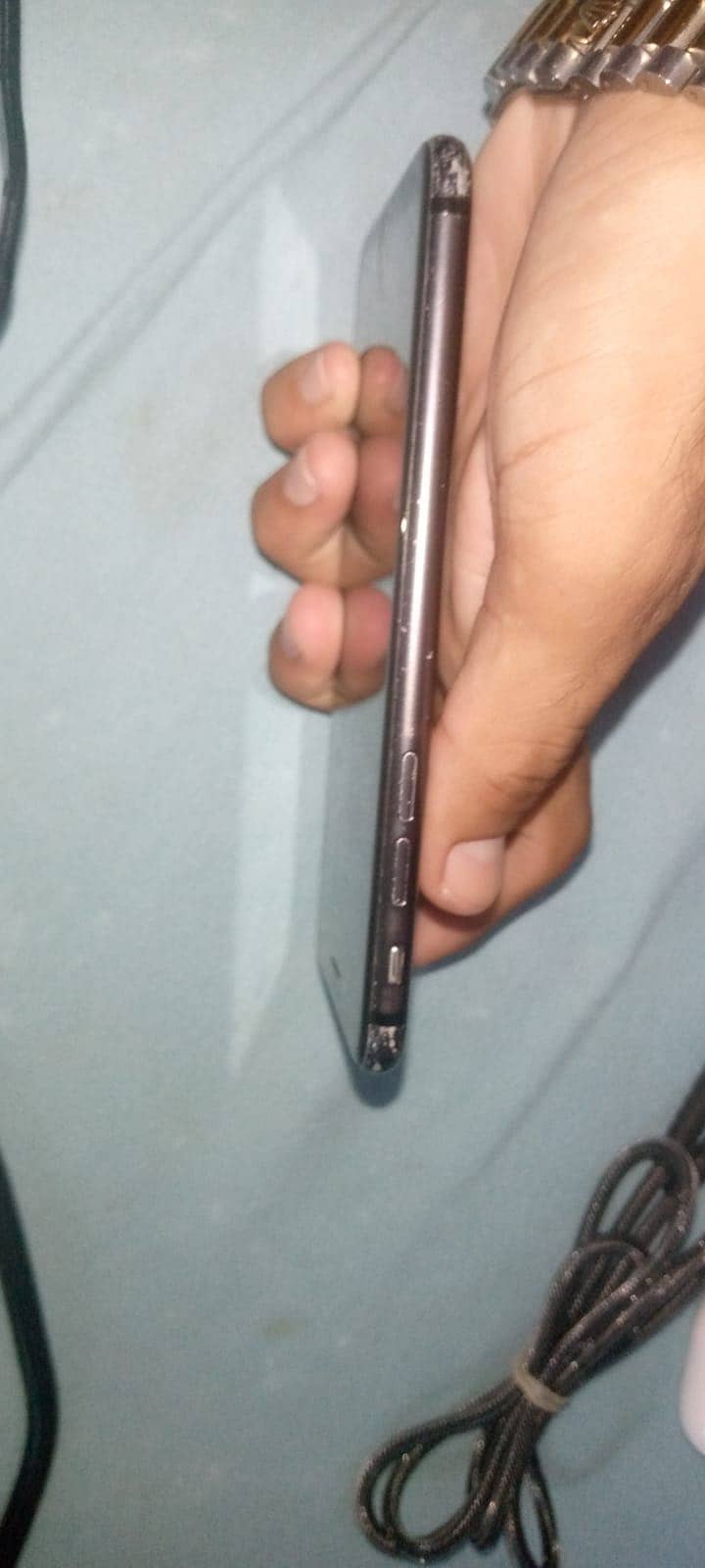 Apple iPhone 7 0