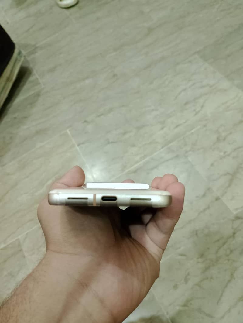 Google Pixel 8 3