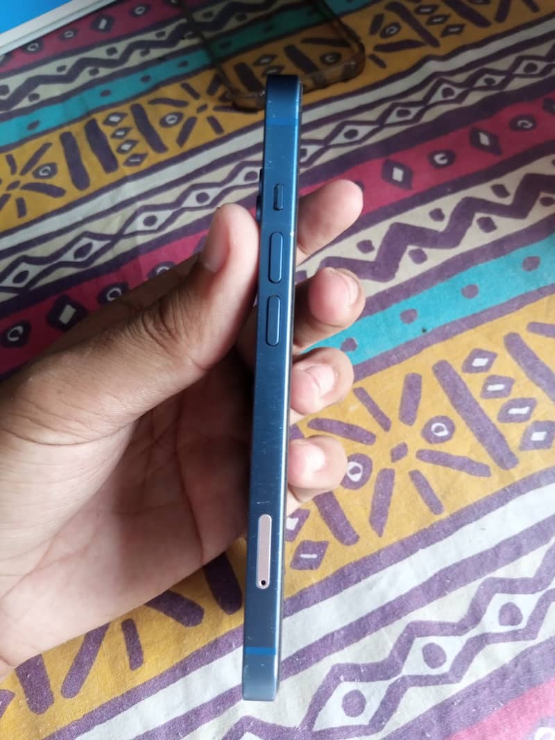 Apple iPhone 13 2
