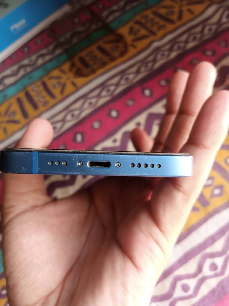 Apple iPhone 13 4