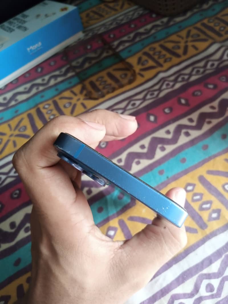 Apple iPhone 13 5