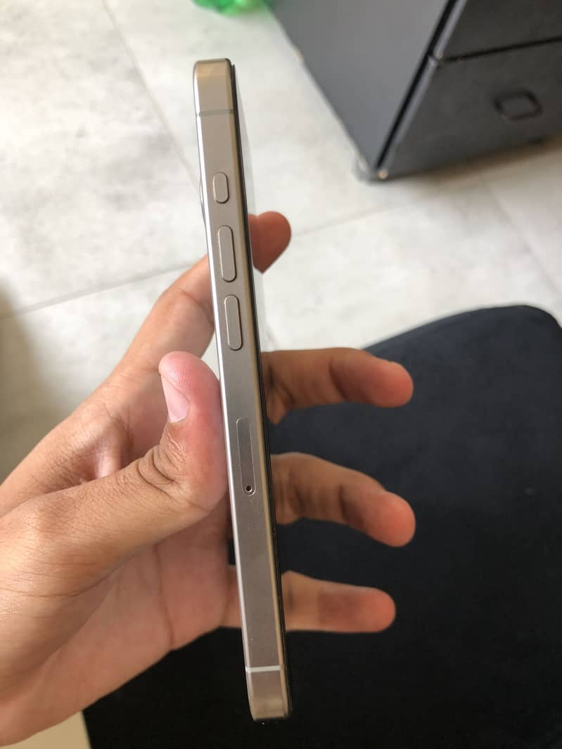 Apple iPhone 15 Pro 2