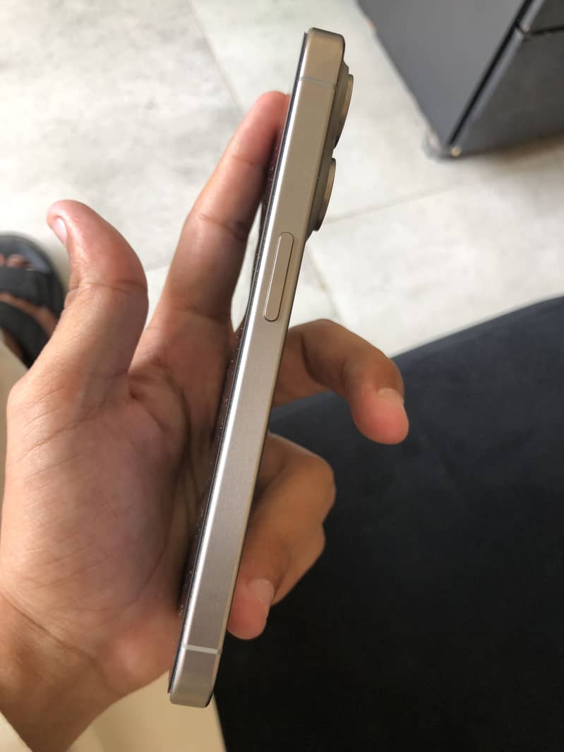 Apple iPhone 15 Pro 3