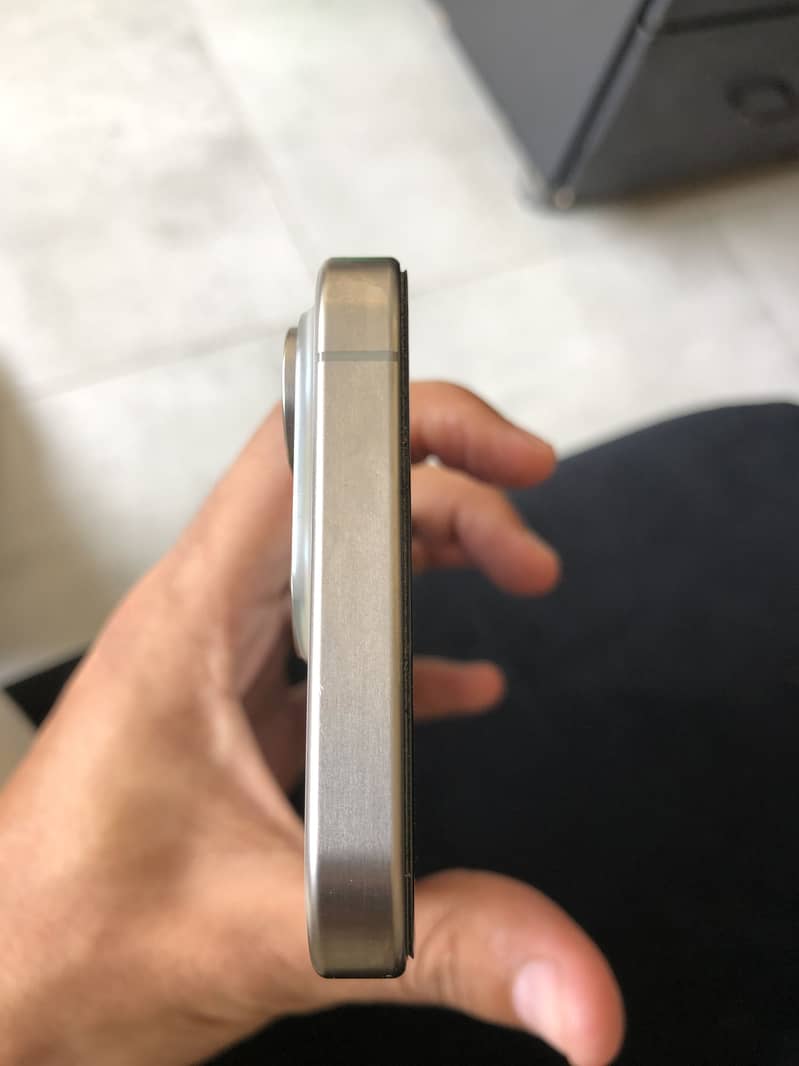 Apple iPhone 15 Pro 6