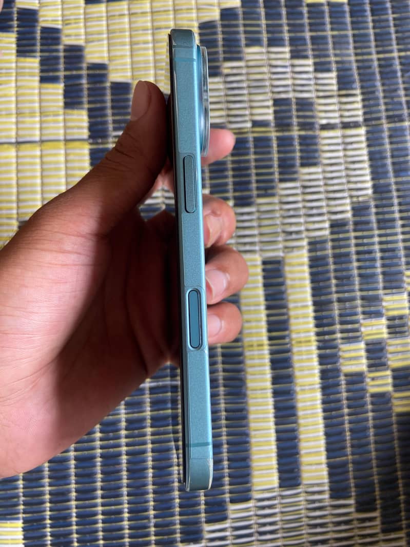 Apple iPhone 16 1