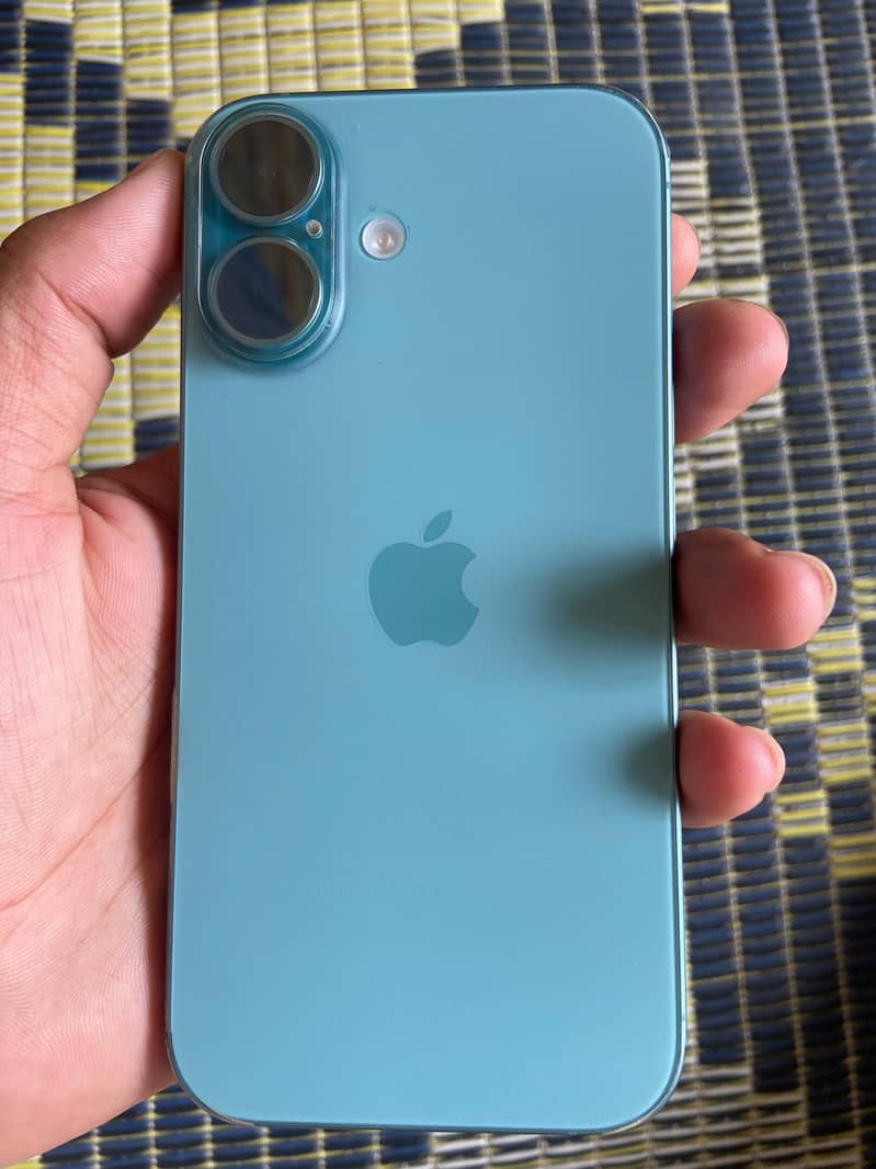 Apple iPhone 16 2