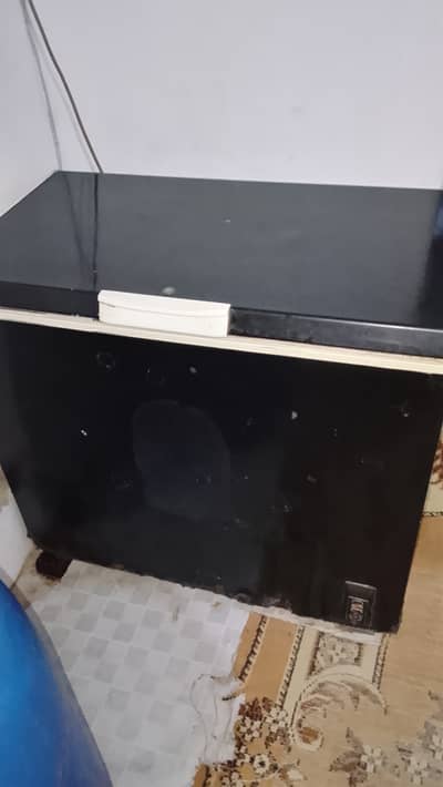 Haier ki D freezer single door hai on condition Mai
