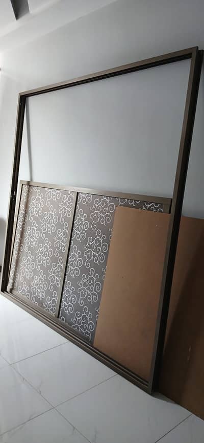 ALUMINIUM PARTITION FRAME WITH GLASS