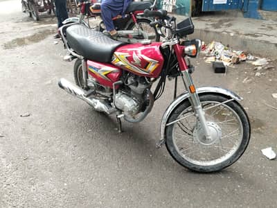 125 like a brand new 2025 model all genuine