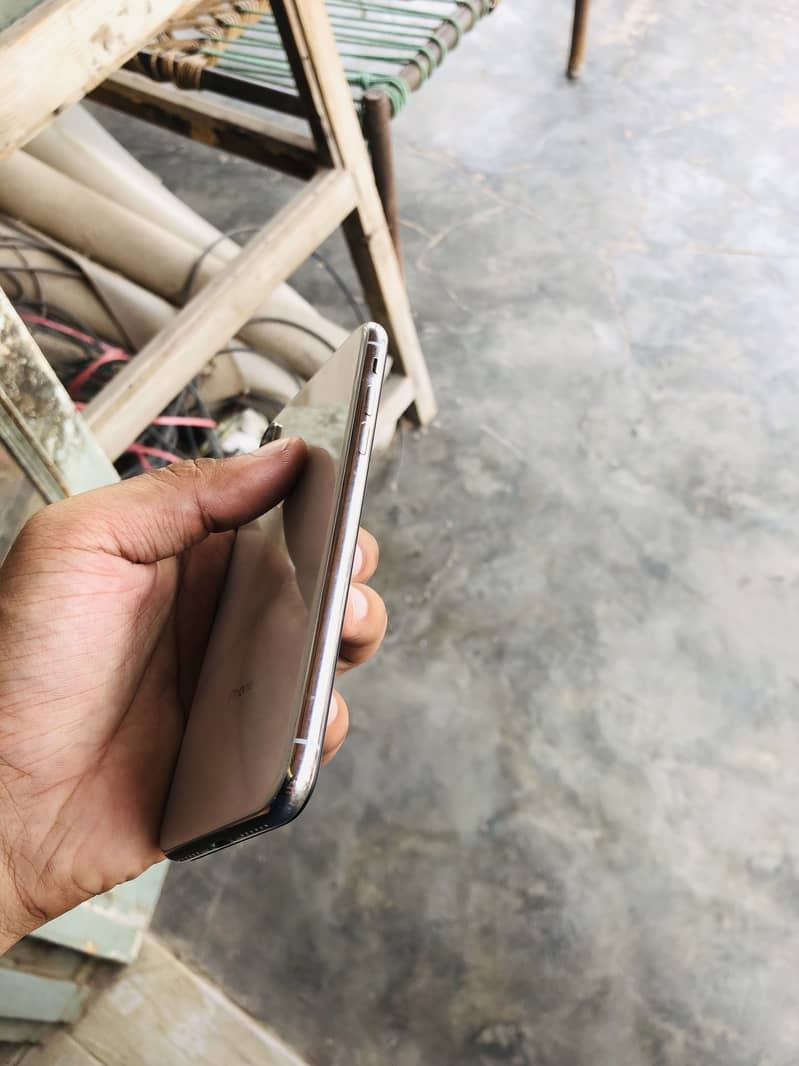 Apple iPhone X 3
