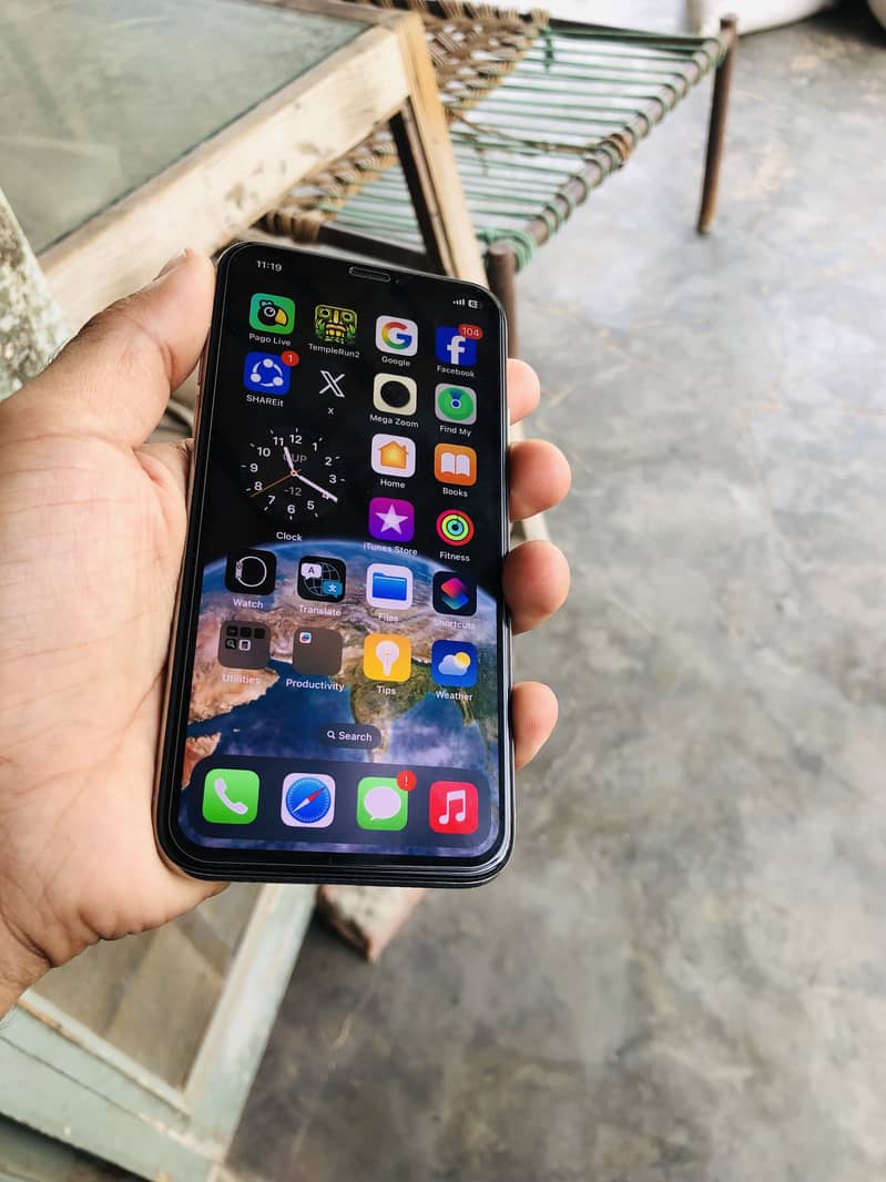 Apple iPhone X 4