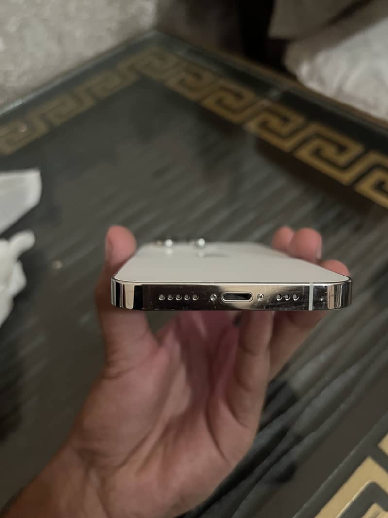 Apple iPhone 14 Pro 0
