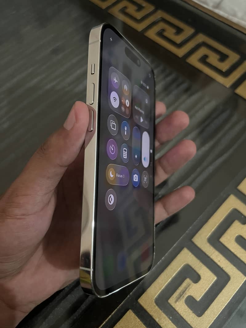 Apple iPhone 14 Pro 2