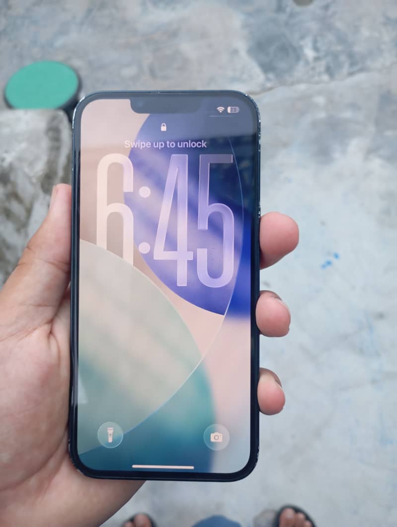 Apple iPhone 13 2