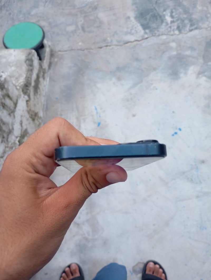 Apple iPhone 13 3