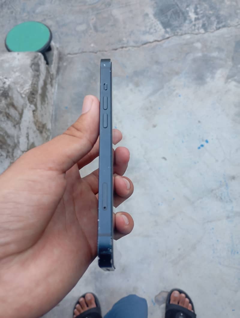 Apple iPhone 13 4
