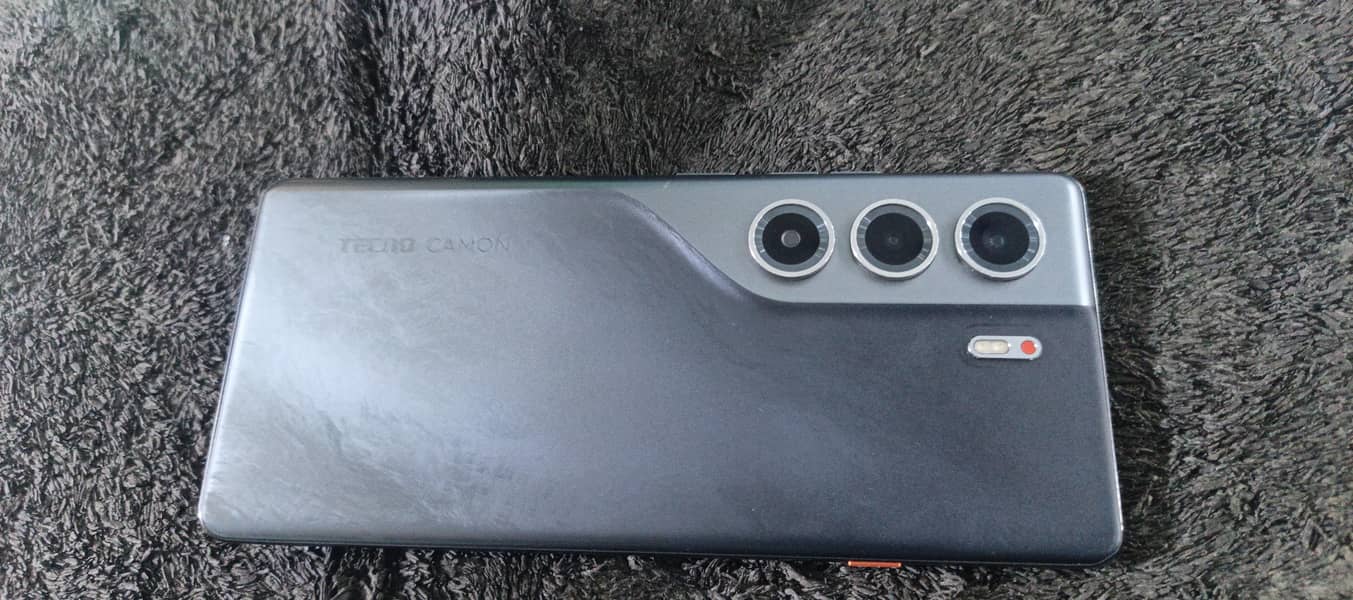 Tecno CAMON 40 Pro 0