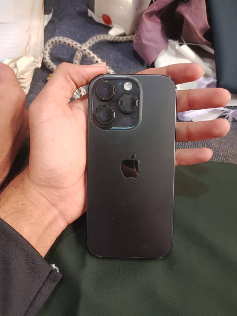 Apple iPhone 16 Pro 1