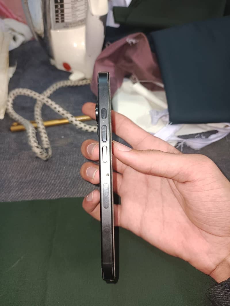 Apple iPhone 16 Pro 5