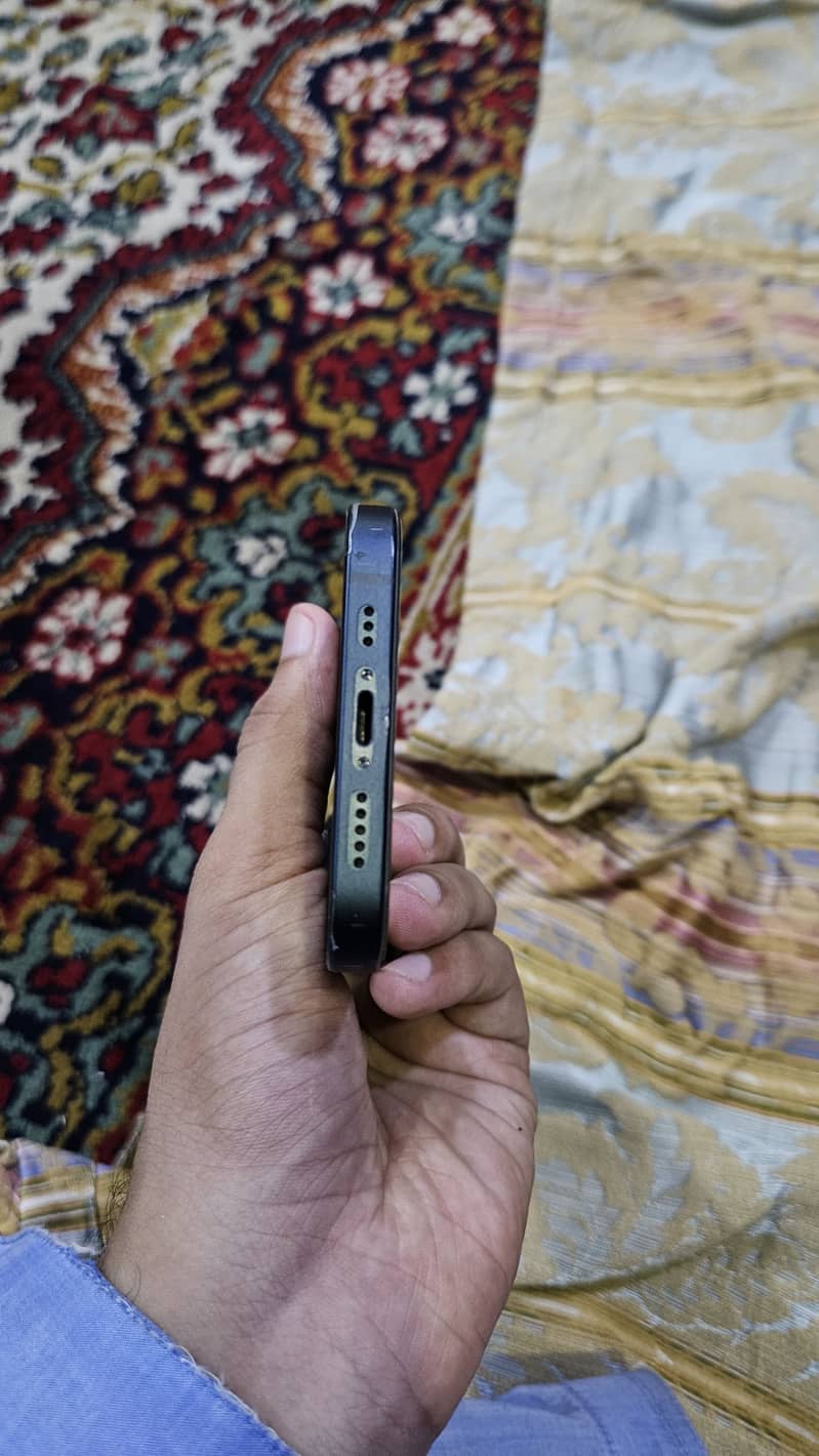 iPhone 13 2