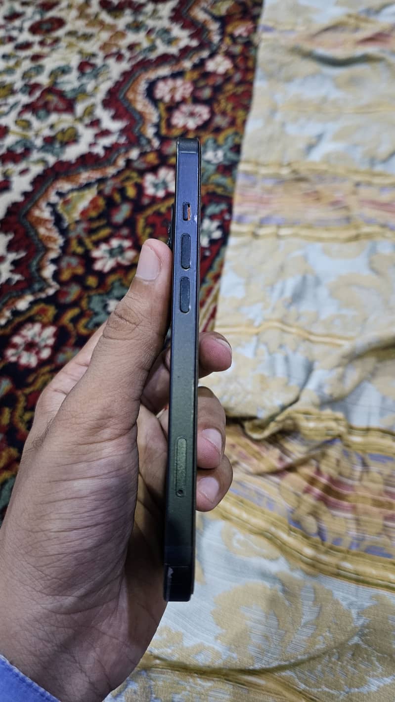 iPhone 13 3