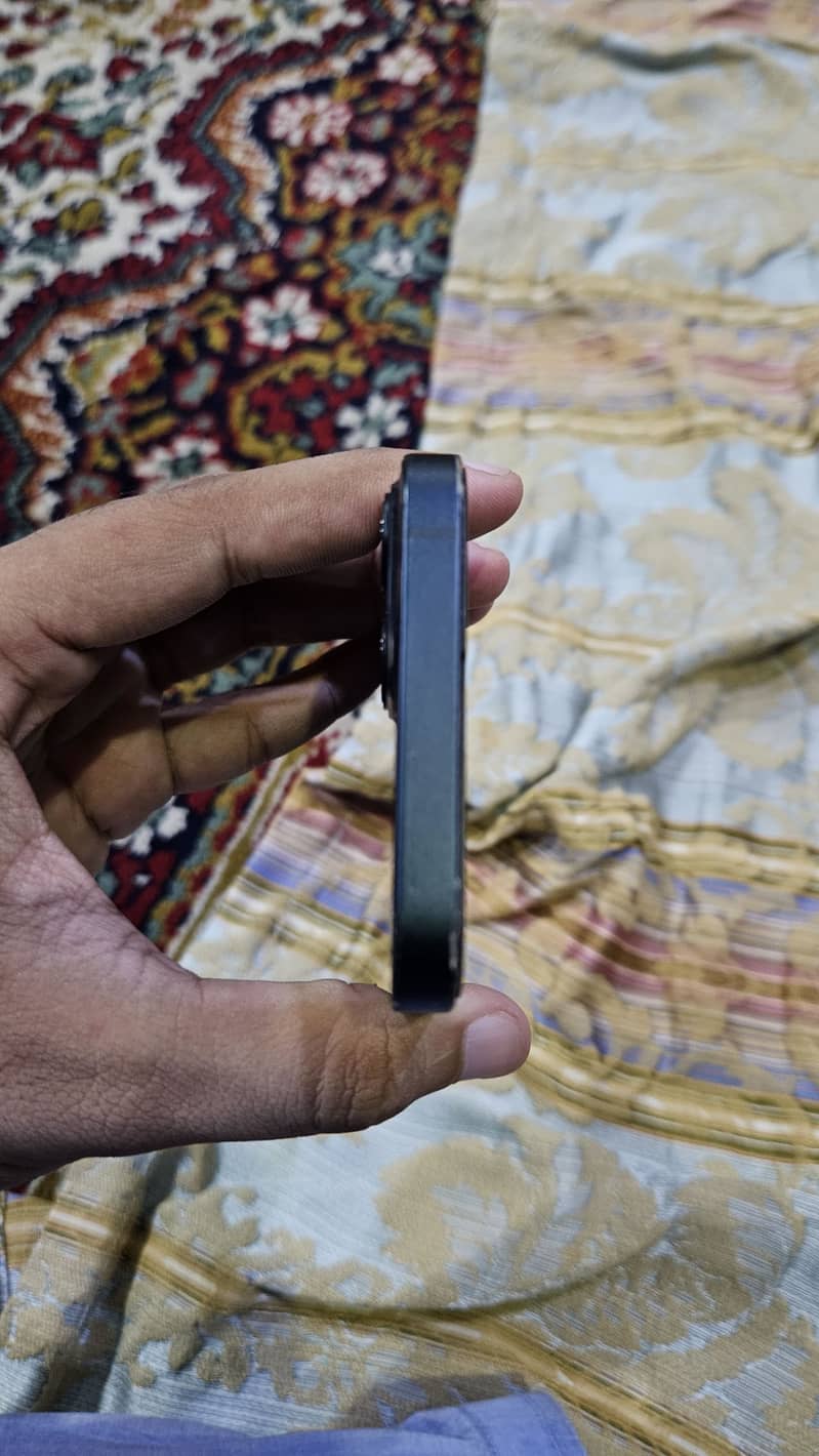 iPhone 13 5