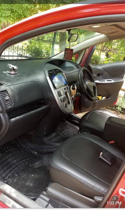 Toyota Ractis 2013
