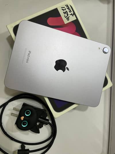 iPad Mini 7 (A17 Pro) 128-GB With Full Box