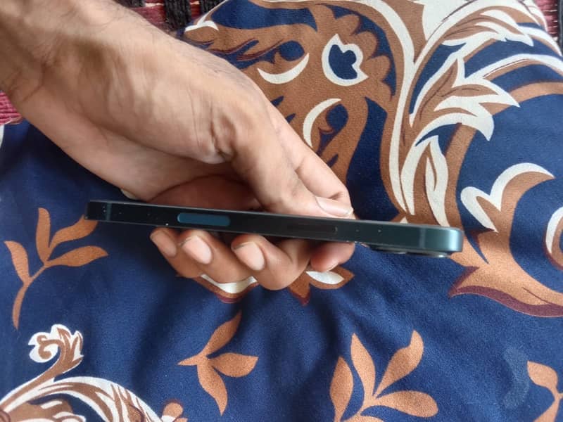 Apple iPhone 13 3