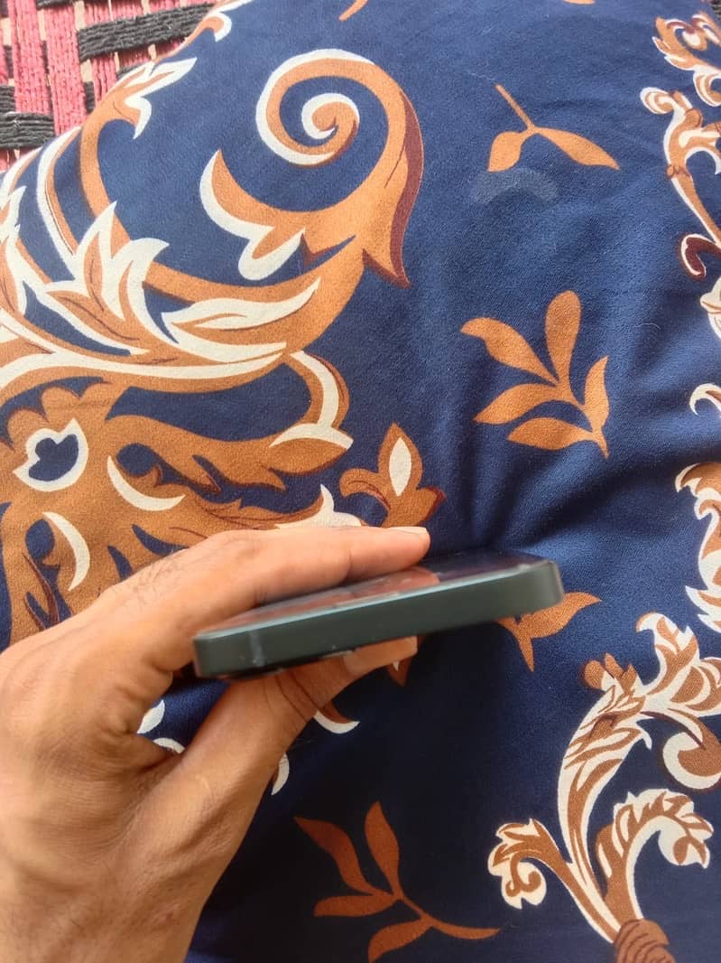 Apple iPhone 13 5