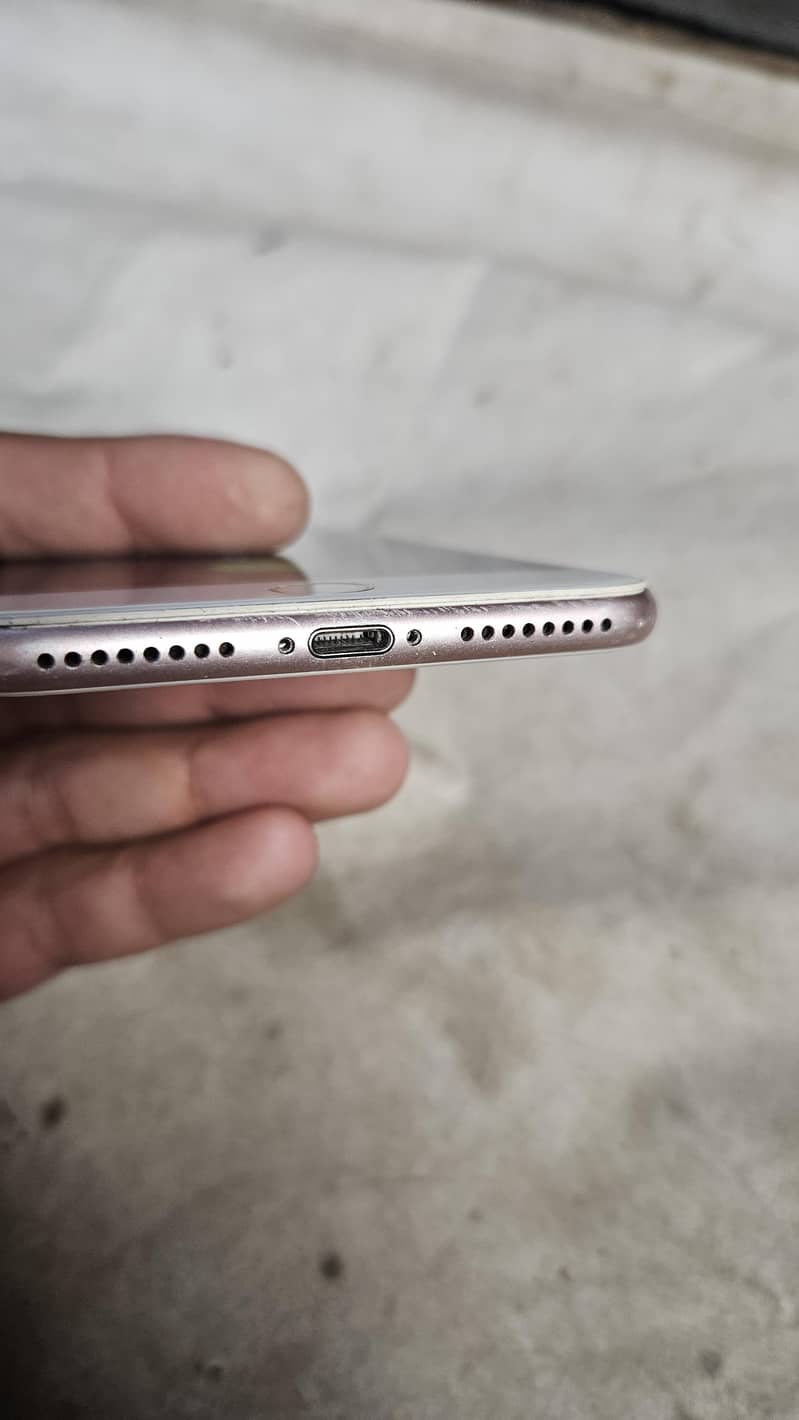Apple iPhone 7 Plus 2
