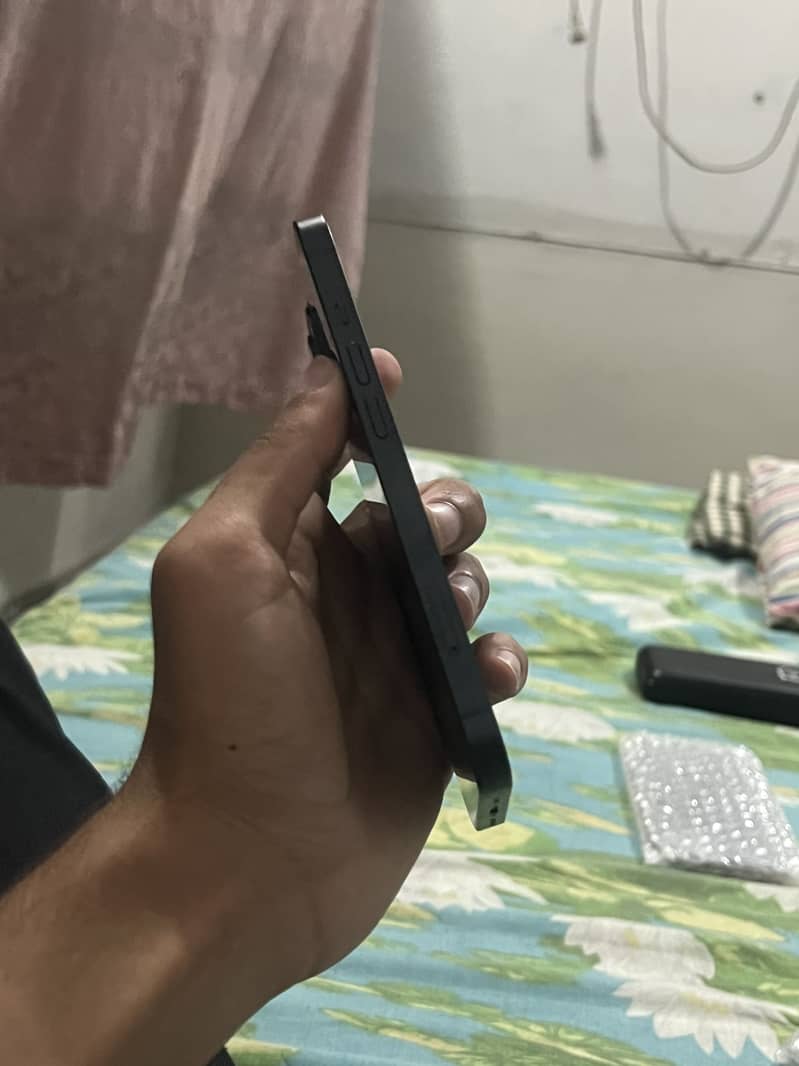 Apple iPhone 13 1