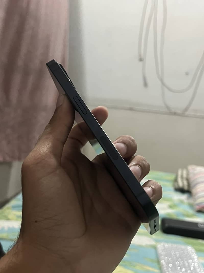 Apple iPhone 13 2