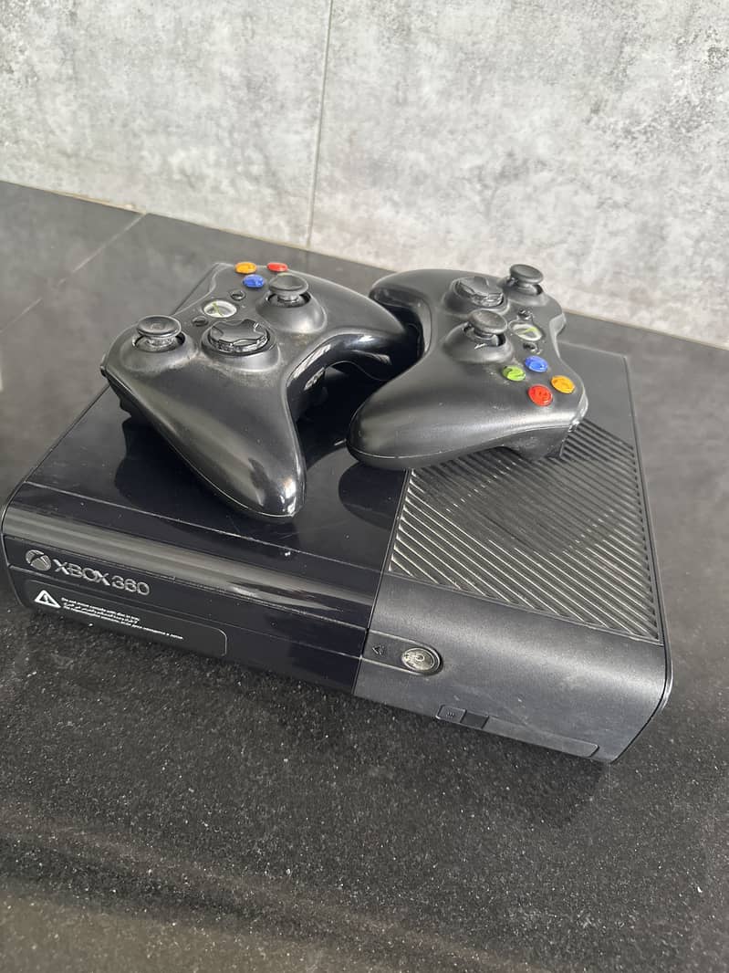 Xbox 360 E Complete Bundle with Games 0