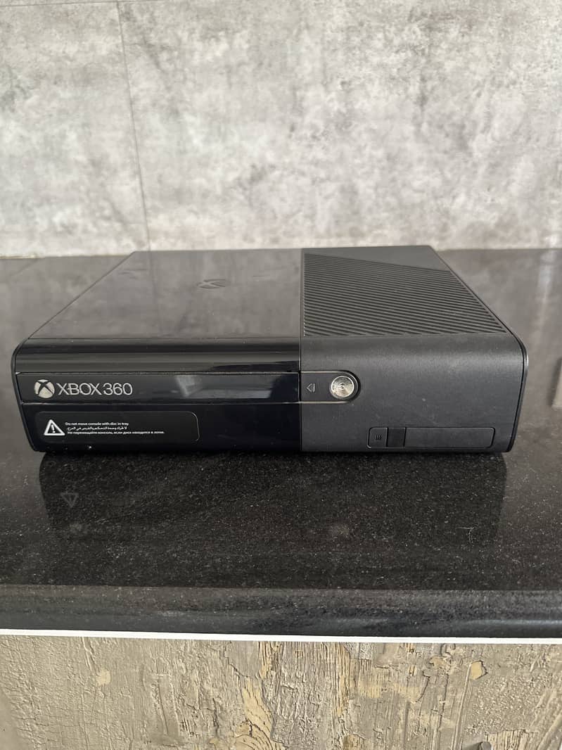 Xbox 360 E Complete Bundle with Games 1