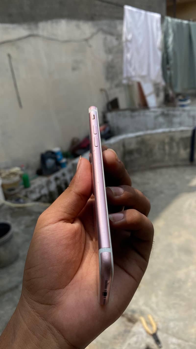 Apple iPhone 7 0