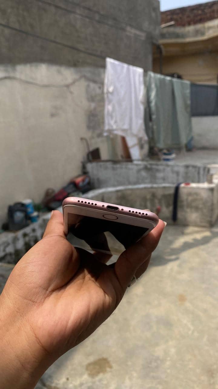 Apple iPhone 7 1