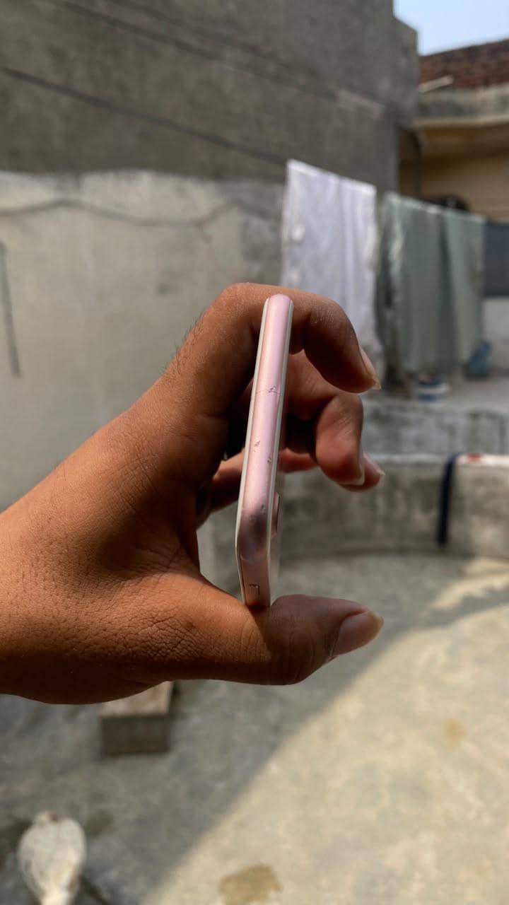 Apple iPhone 7 4