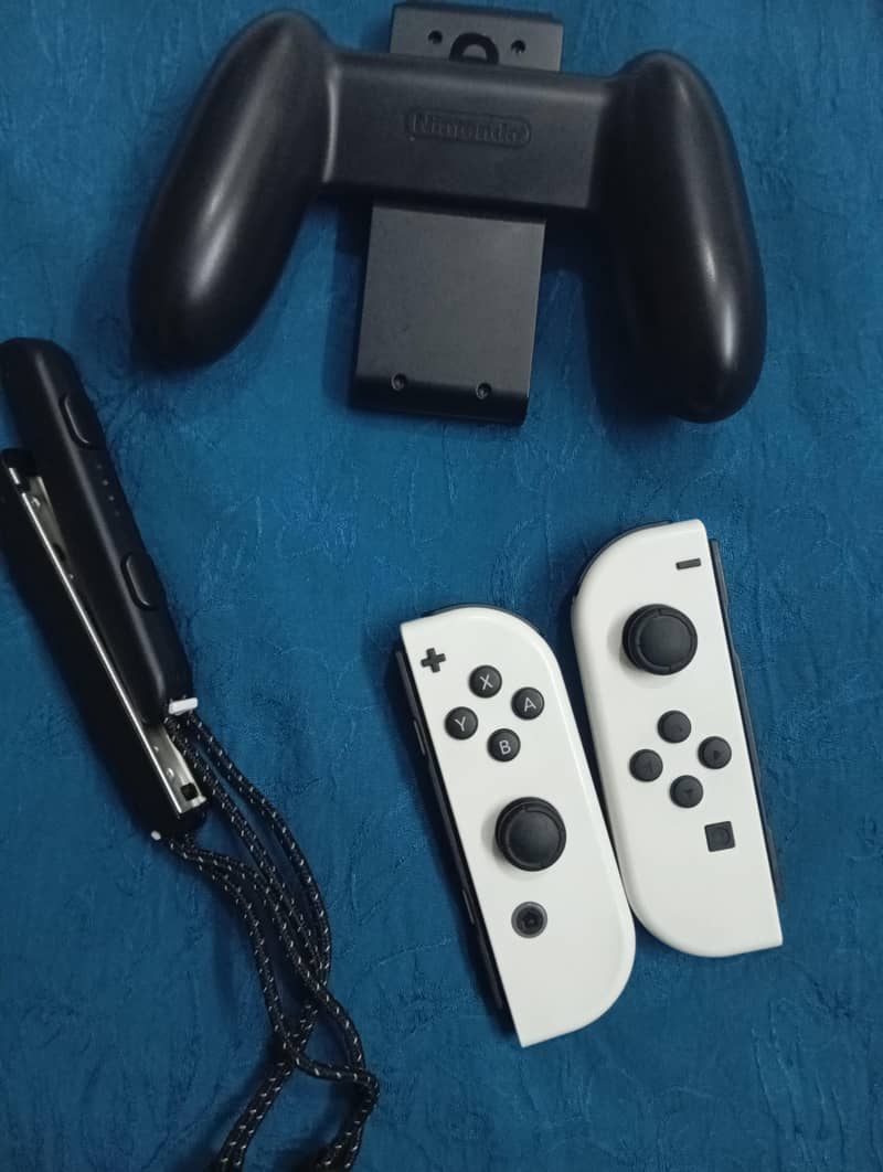 Nintendo Switch Controller and Accessories 6