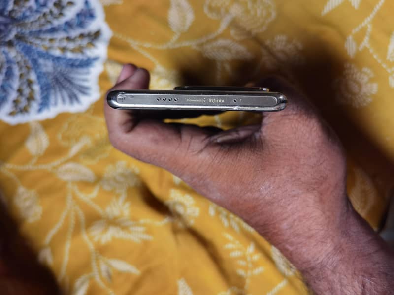 INFINIX ZERO 30 7