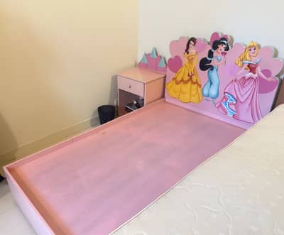 Single Bed with Side Drawer – Excellent Condition