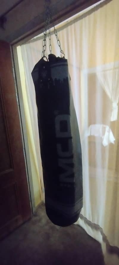 complete boxing kit, gloves ,puching bag, kick pad