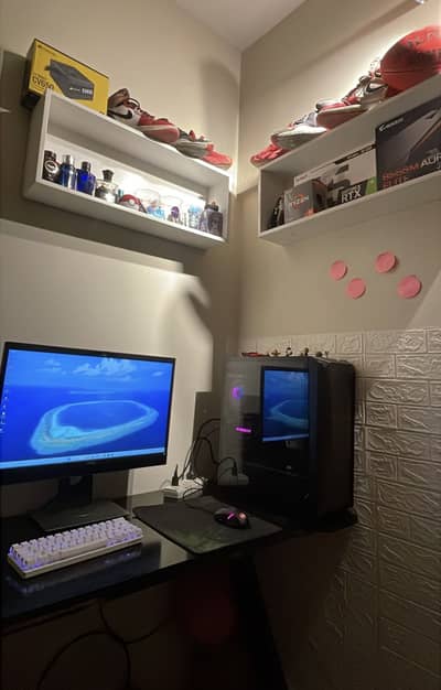 Custom Gaming Pc for sale with monitor