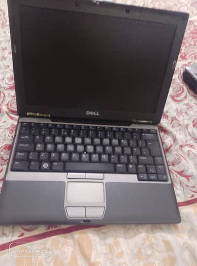 Dell latitude 2gb Ram 320gb .