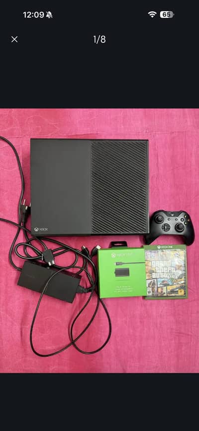 Xbox One 500gb with battery pack and Gta 5 CD
