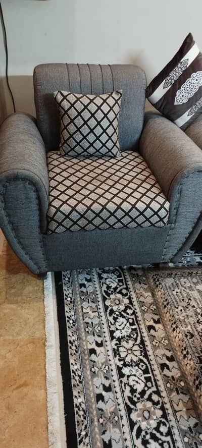 5 Seater Sofa Set – Excellent Condition | Comfortable & Stylish